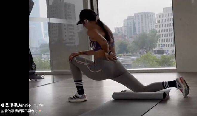 男同桌把我的奶罩扒开